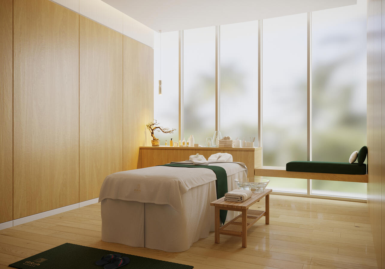 Zona de bienestar con ducha, sauna y sala de masajes